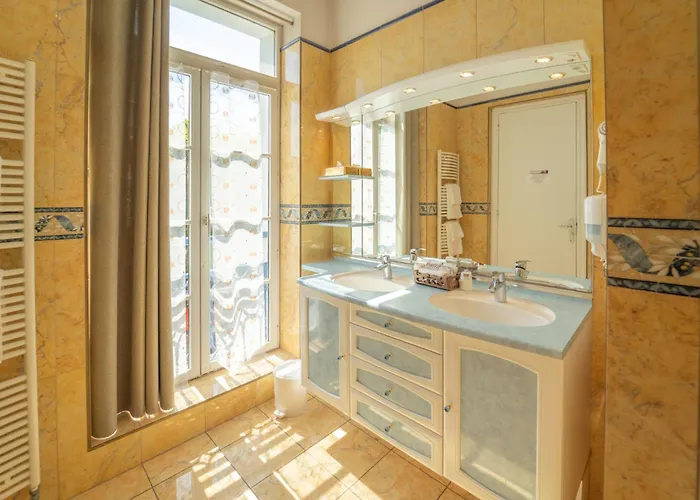 La Diligence Szálloda 3*